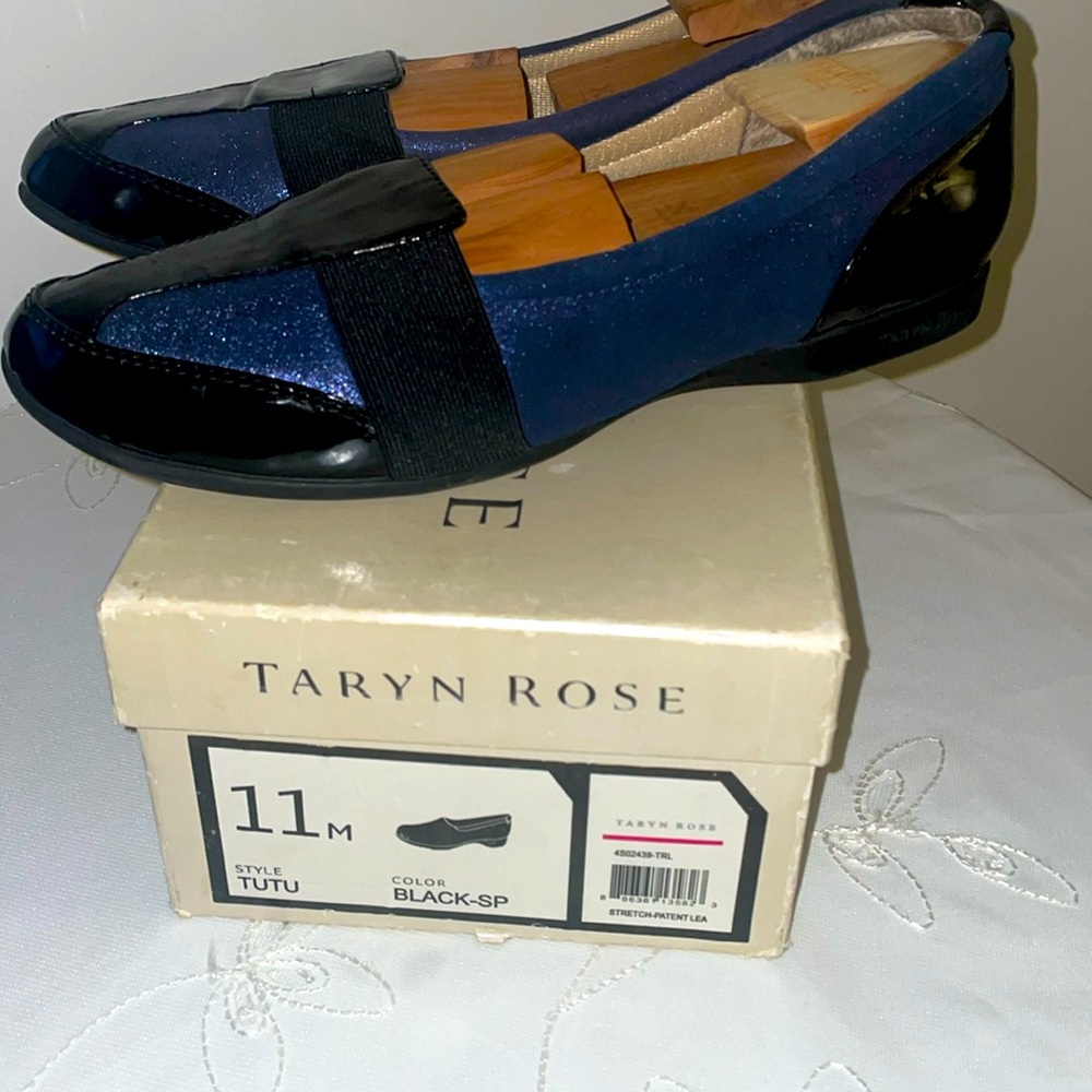Taryn Rose Patented Leather loafers